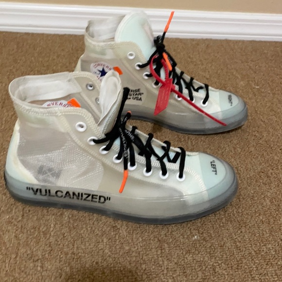 Converse off white shoes, amazing condition